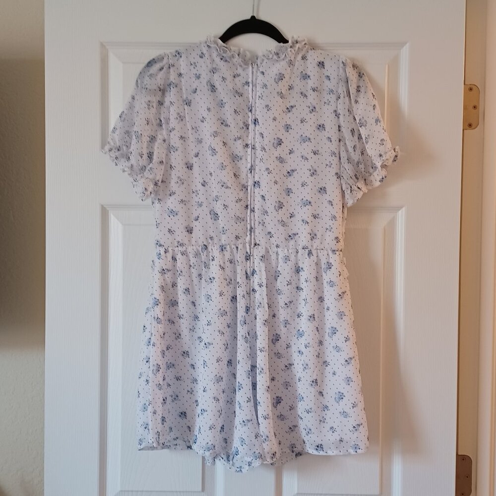 LIKE NEW!  Trixxi Blue & White Floral Ruffle Trim Romper Size Large - Picture 6 of 9